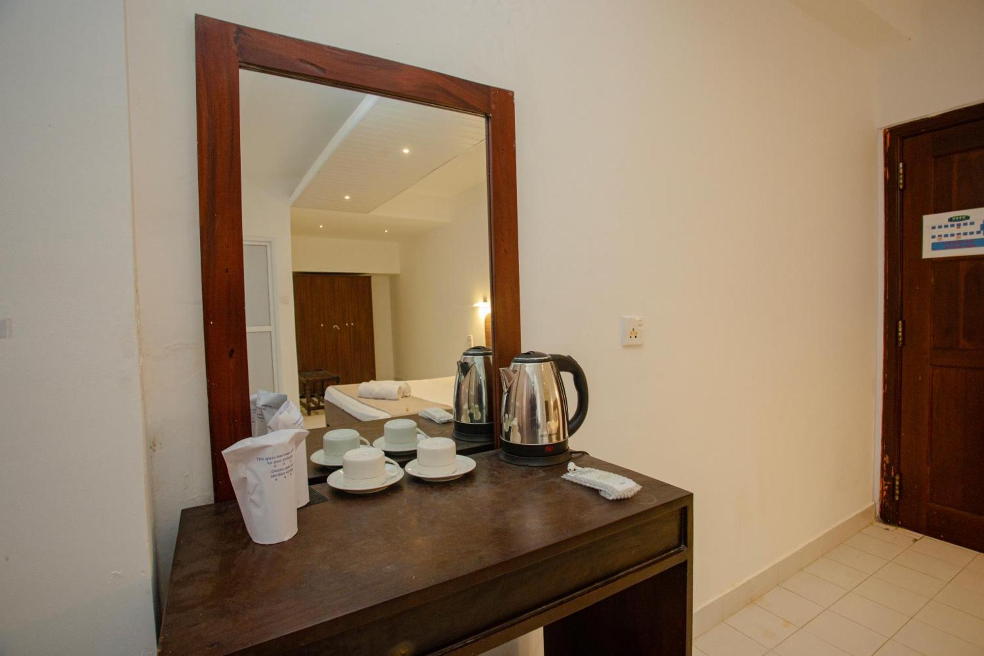 Lucky Seven Hikkaduwa Hotel Kültér fotó
