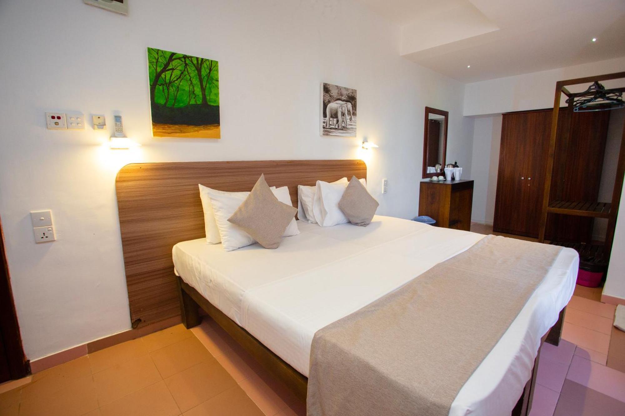 Lucky Seven Hikkaduwa Hotel Kültér fotó